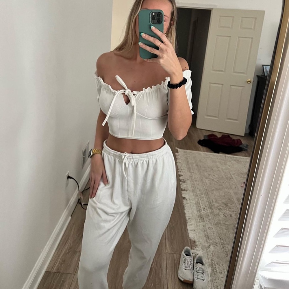 White lettuce hem crop top